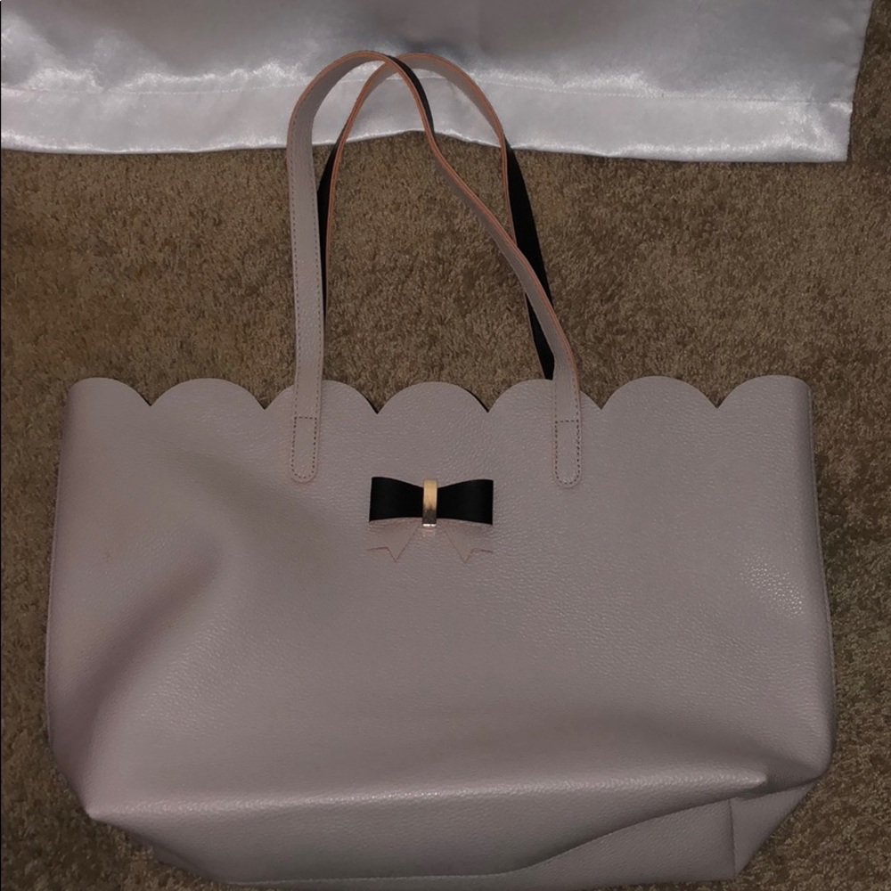 Creamy colored purse/bag